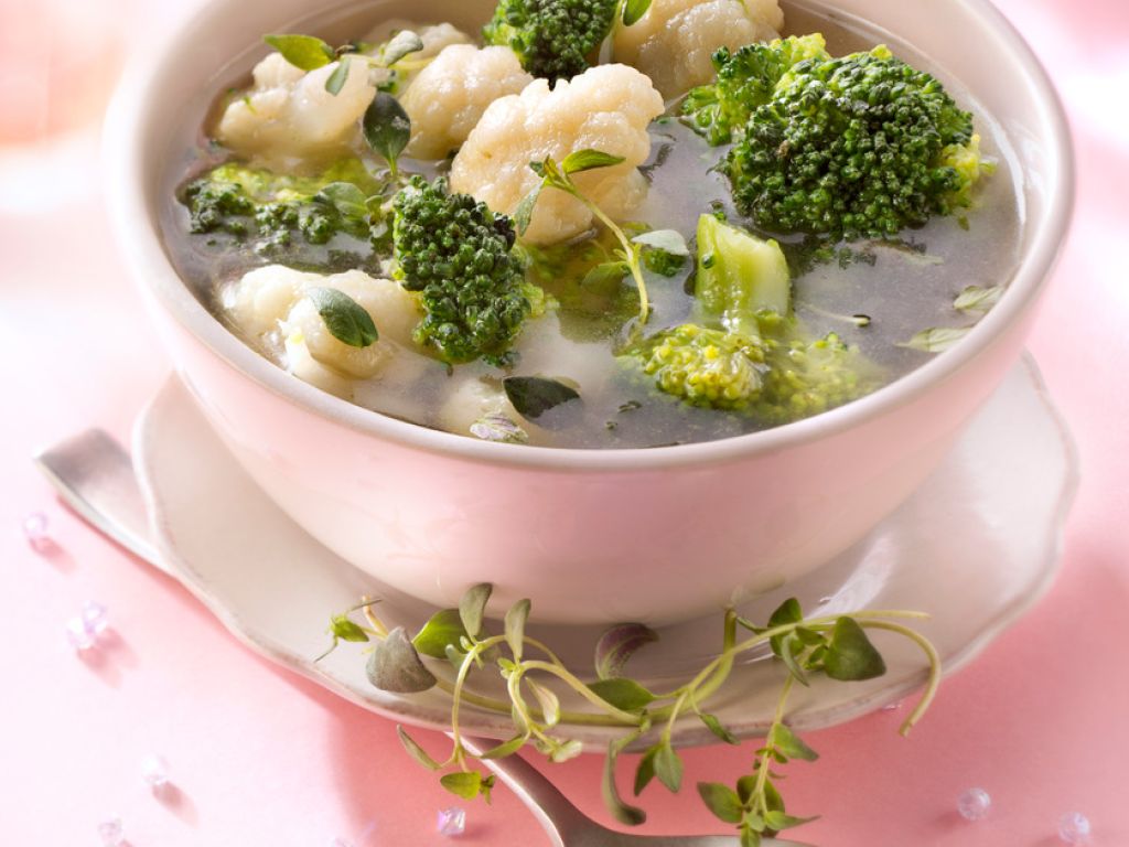 Blumenkohl-Brokkoli-Suppe Rezept | EAT SMARTER