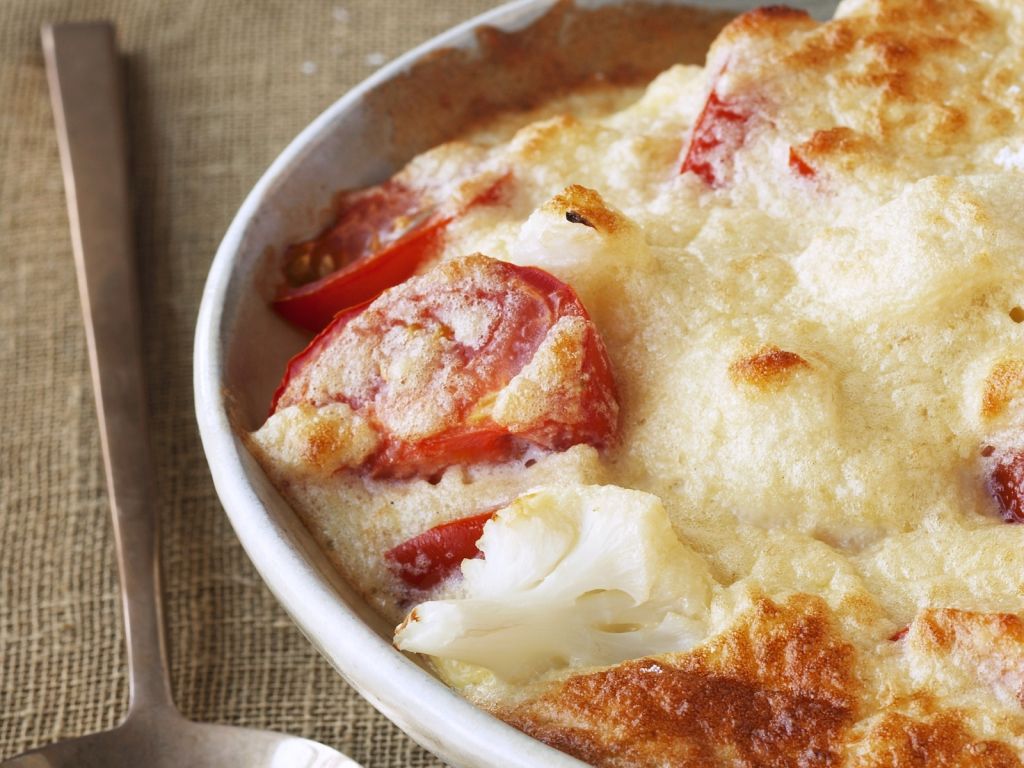 Blumenkohl-Tomaten-Gratin Rezept | EAT SMARTER
