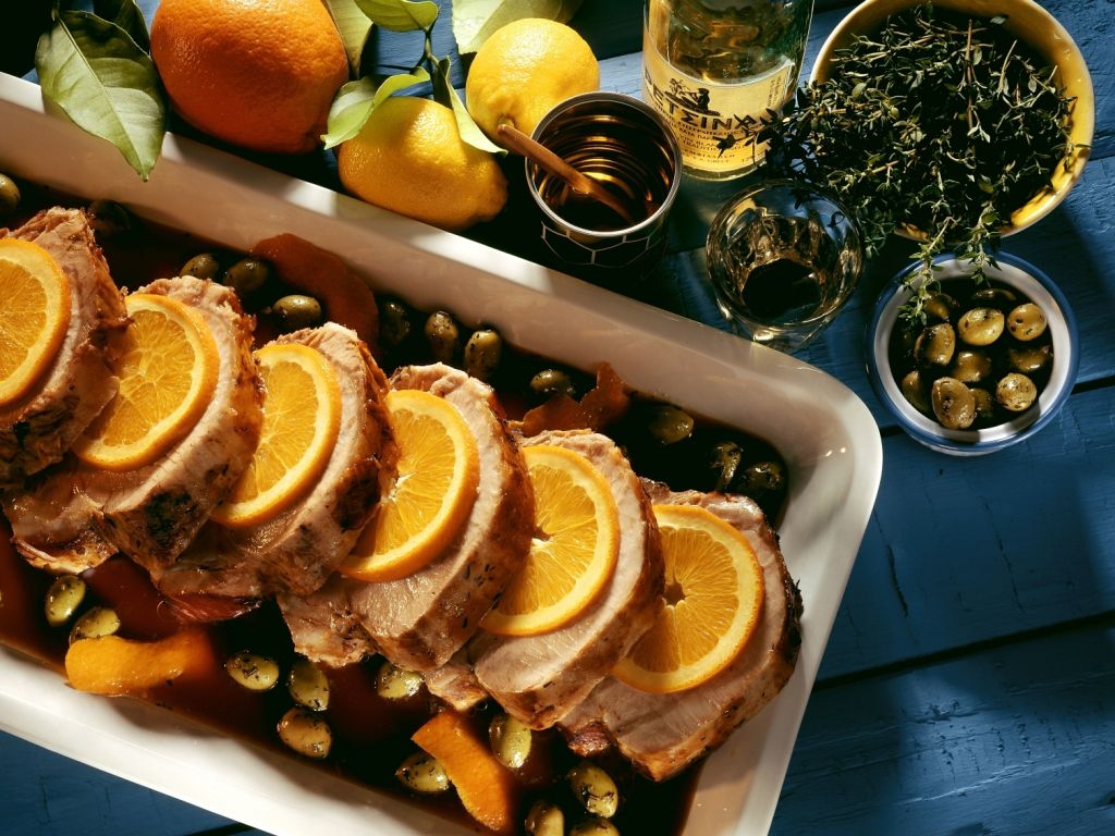 Braten vom Schwein mit Oliven und Orangen Rezept | EAT SMARTER