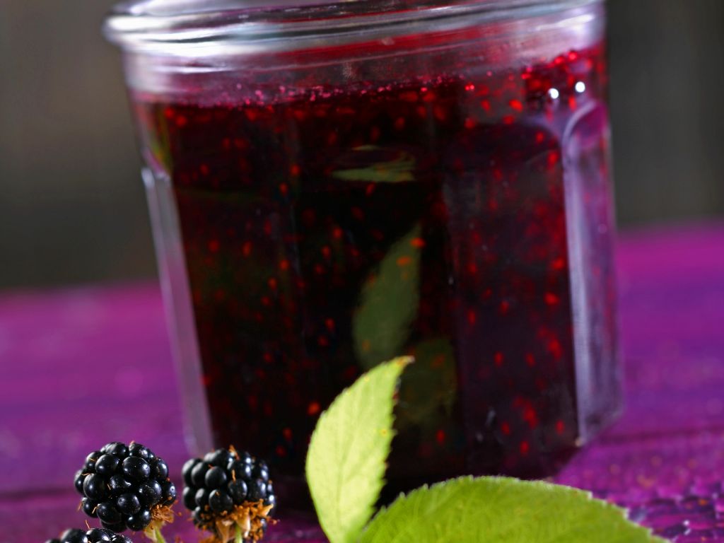 Brombeerkonfitüre Rezept | EAT SMARTER Brombeerkonfitüre Rezept | EAT SMARTER