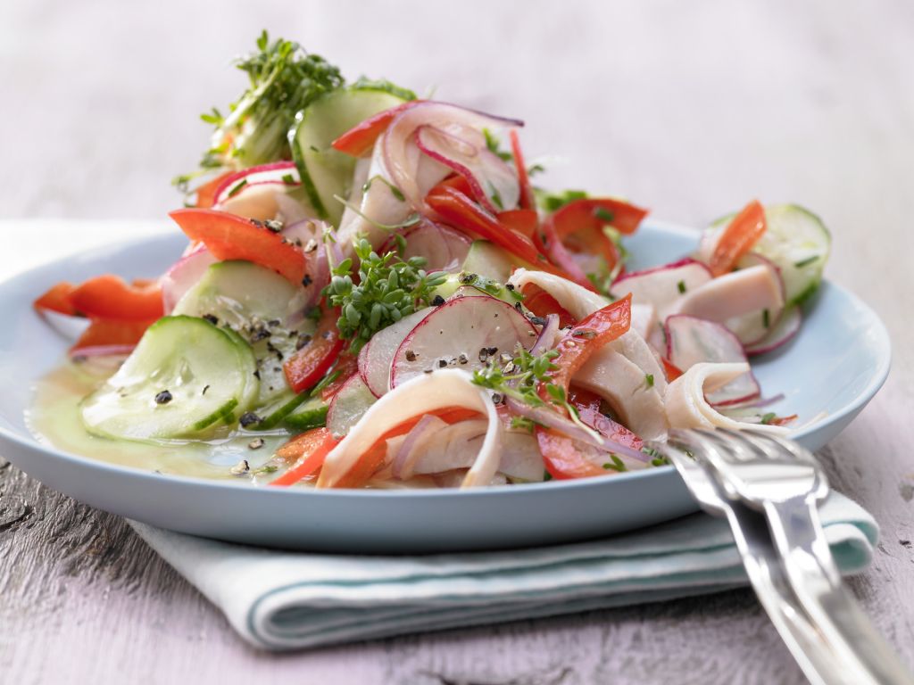 Bunter Wurstsalat – smarter Rezept | EAT SMARTER