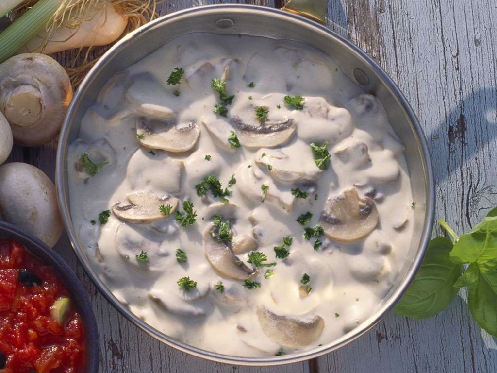 Champignons-Sahne-Sauce Rezept | EAT SMARTER