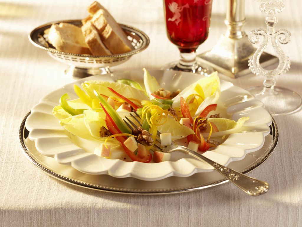 Chicorée-Paprika-Salat Rezept | EAT SMARTER