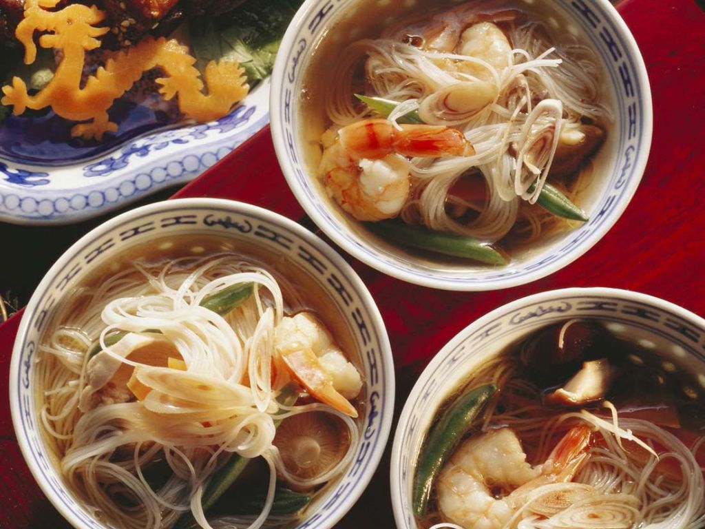 Chinesische Garnelensuppe Rezept | EAT SMARTER Chinesische Garnelensuppe Rezept | EAT SMARTER