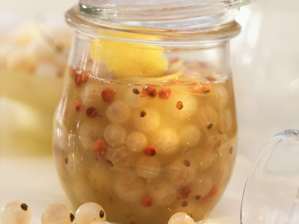 Chutney aus weißen Johannisbeeren und rotem Pfeffer Rezept | EAT SMARTER