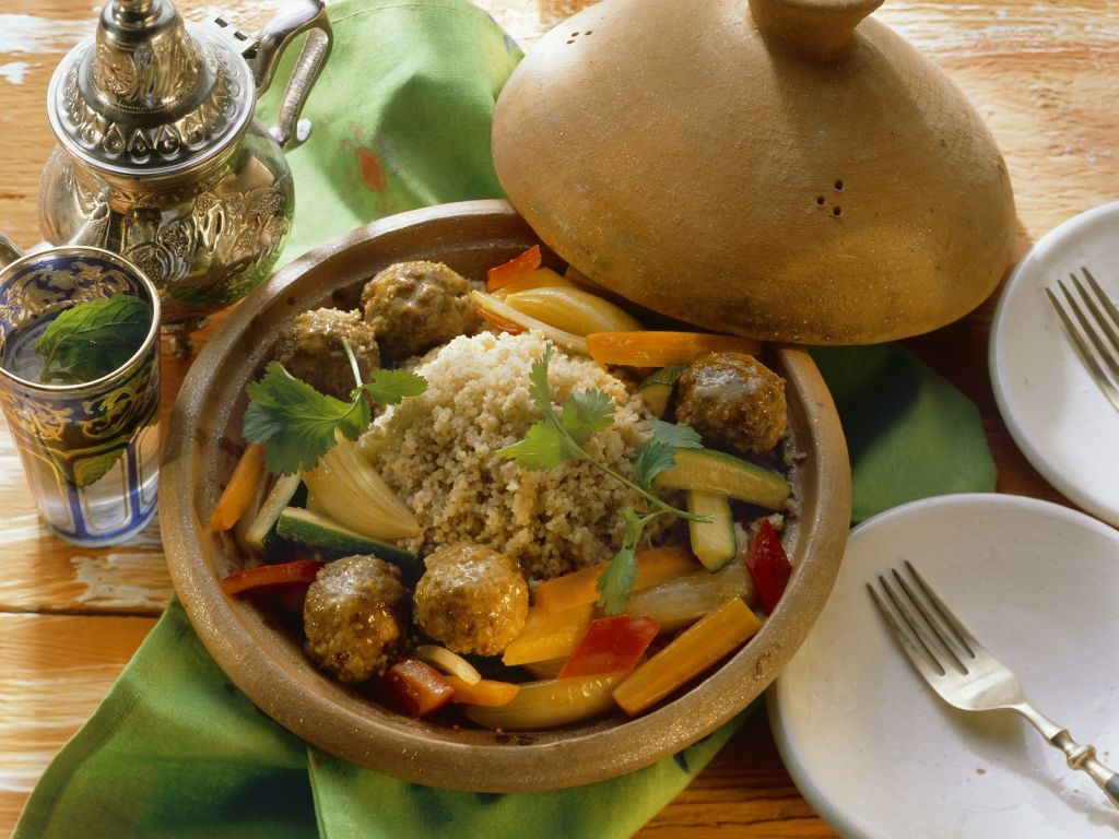 Couscous mit Gemüse und Lammfleischbällchen Rezept | EAT SMARTER