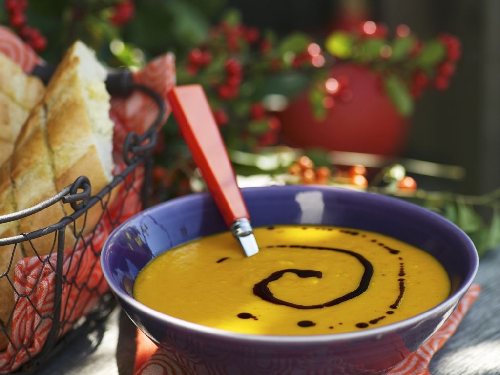 Cremige Kürbissuppe: vegetarisches Abendessen Rezept | EAT SMARTER