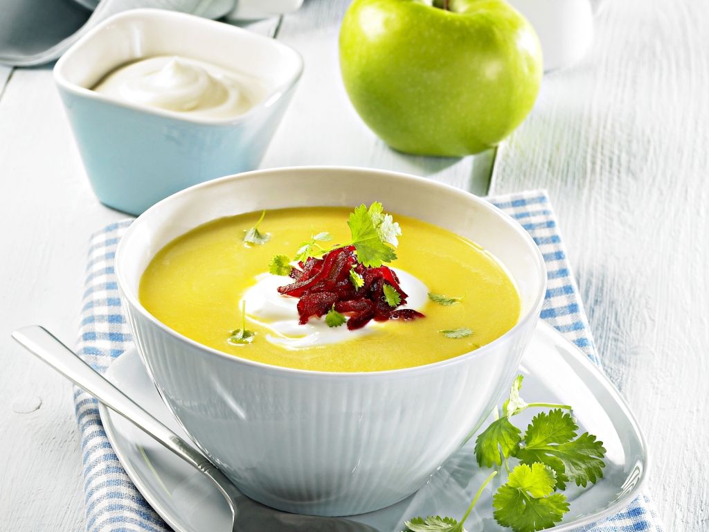 Curry-Apfel-Suppe Rezept | EAT SMARTER