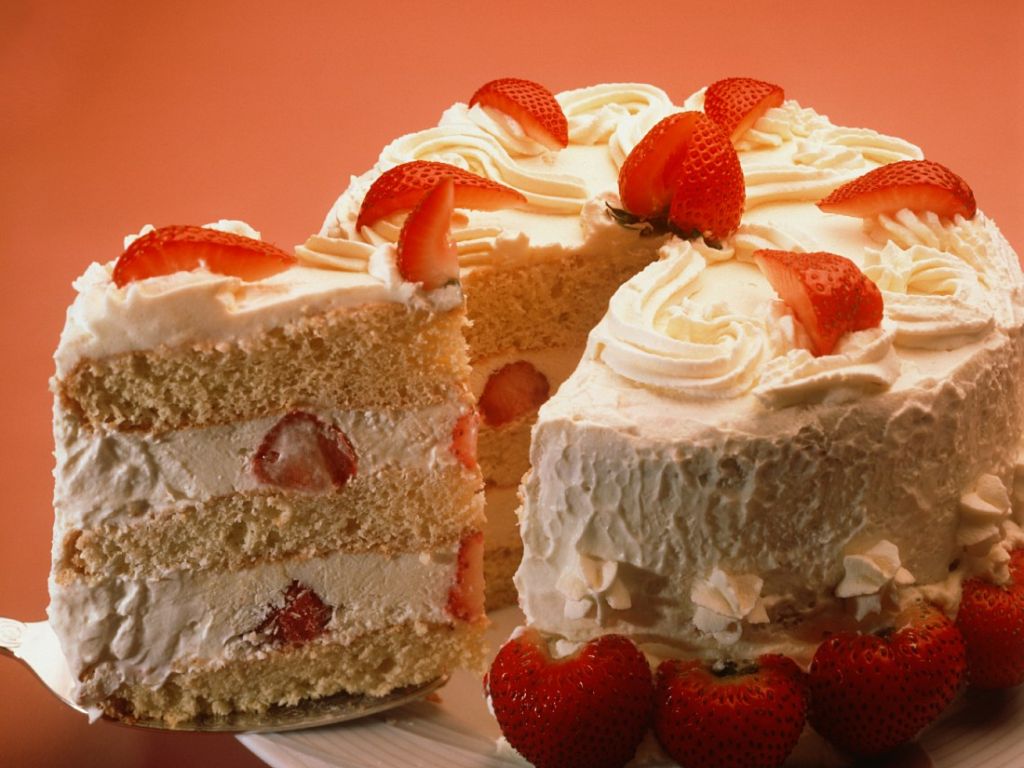 Einfache Erdbeer-Sahne-Torte Rezept | EAT SMARTER Einfache Erdbeer-Sahne-Torte Rezept | EAT SMARTER