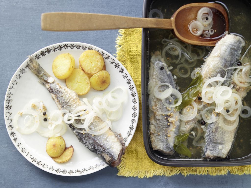 Eingelegte Bratheringe Rezept | EAT SMARTER