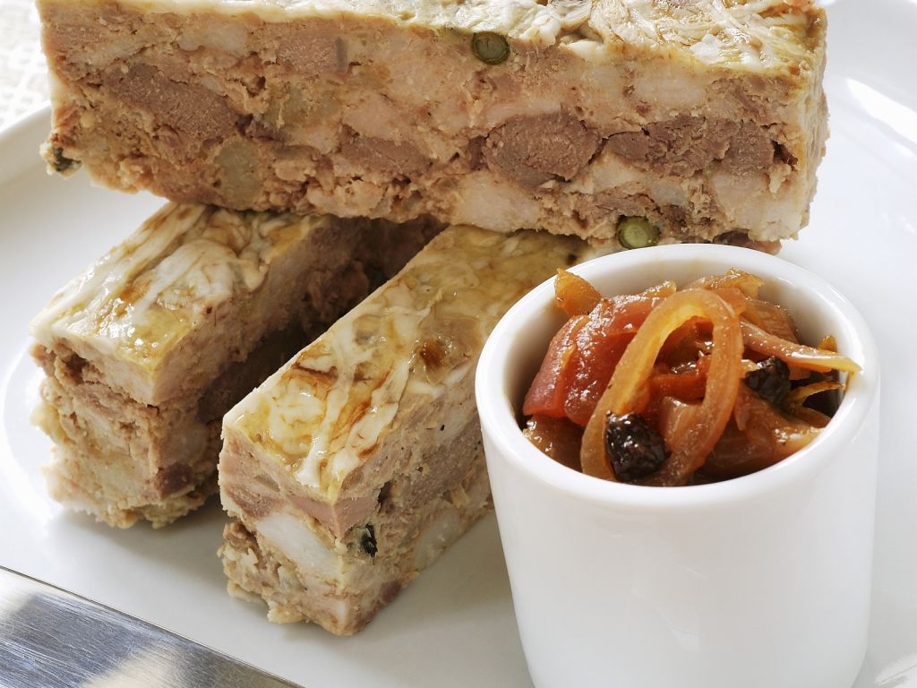 Ententerrine mit Chutney aus Zwiebeln Rezept | EAT SMARTER
