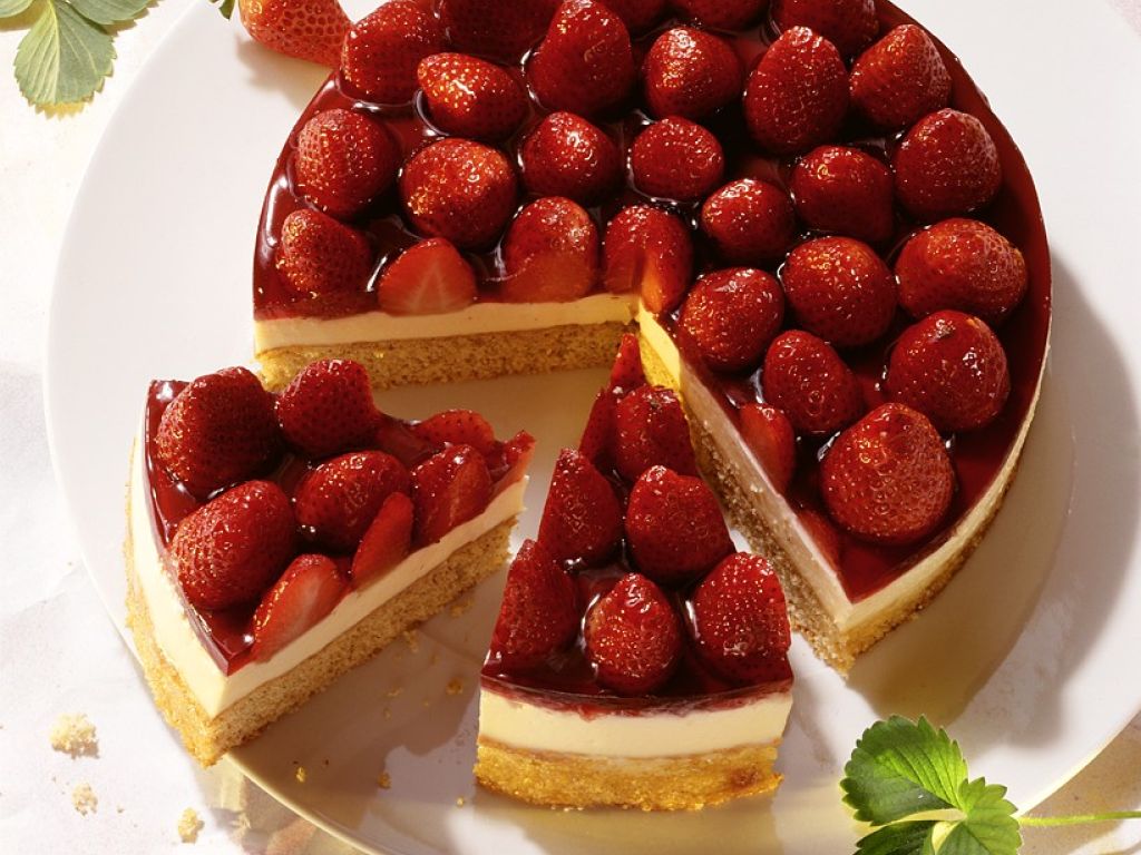 Erdbeersahnetorte Mit Pürierten Erdbeeren Ohne Gelatine Erdbeer-Sahne-Torte ohne Gelatine Rezept | EAT SMARTER