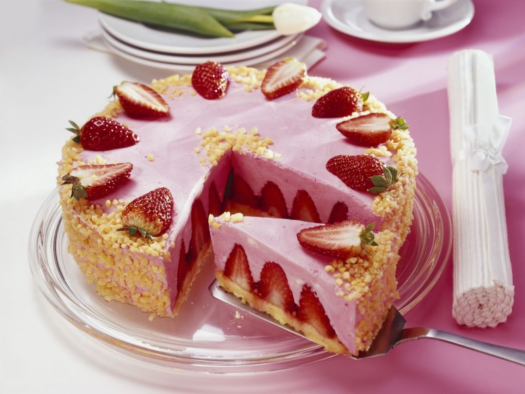 Erdbeermousse-Torte Rezept | EAT SMARTER Erdbeermousse-Torte Rezept | EAT SMARTER