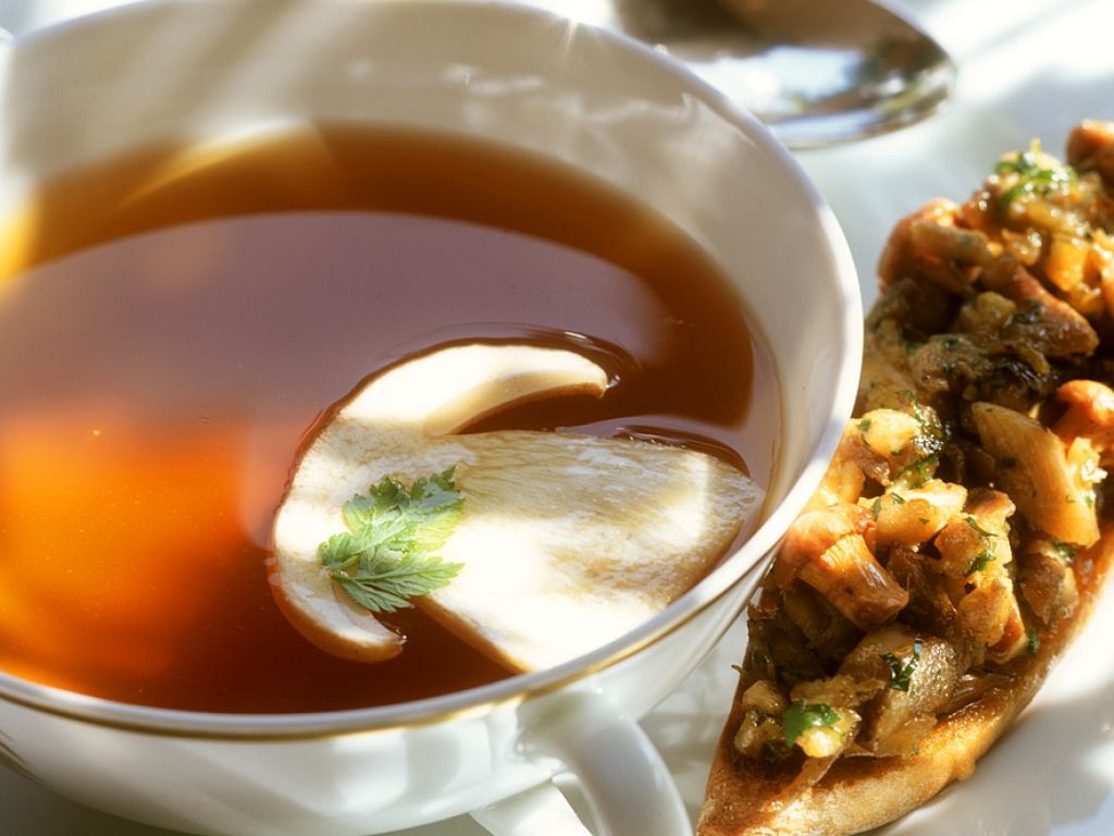 FasanenConsomme Rezept EAT SMARTER