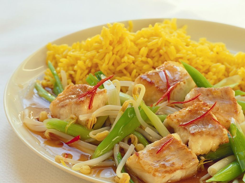 Fischpfanne mit Reis Rezept | EAT SMARTER Fischpfanne mit Reis Rezept | EAT SMARTER