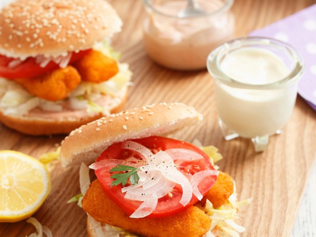 Fischstäbchen-Burger Rezept | EAT SMARTER