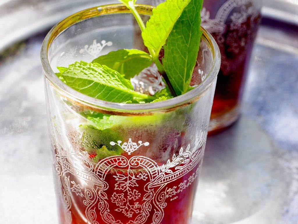 Minzetee Mit Frischer Minze , Tee aus Minze selber machen – WAEXX