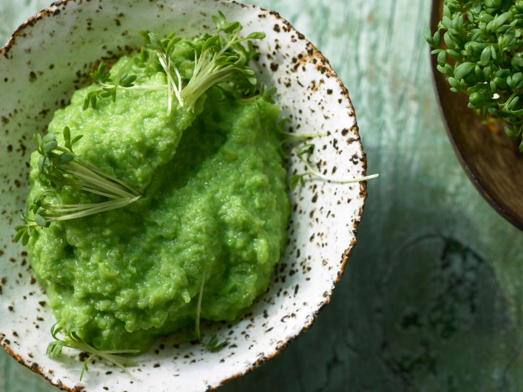 Frisches Erbsenpüree - smarter Rezept | EAT SMARTER Frisches Erbsenpüree - smarter Rezept | EAT SMARTER