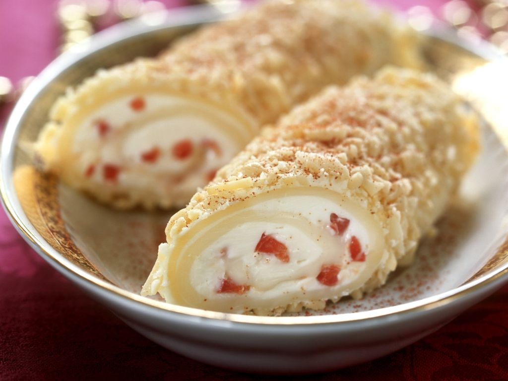 Frischkäse-Paprika-Rolle Rezept | EAT SMARTER