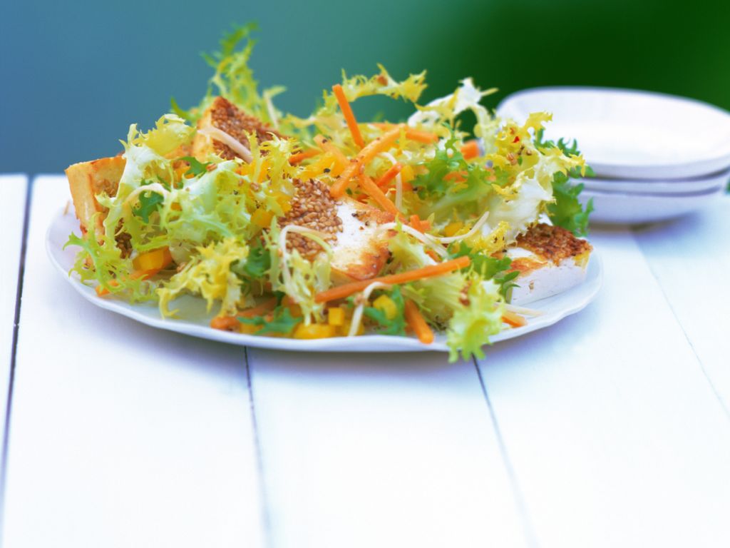 Friséesalat mit Tofu Rezept | EAT SMARTER