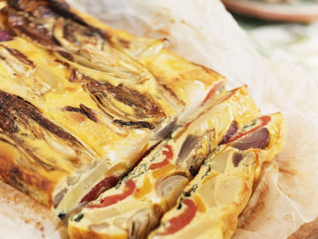 Frittata mit Paprika und Tomaten Rezept | EAT SMARTER Frittata mit Paprika und Tomaten Rezept | EAT SMARTER