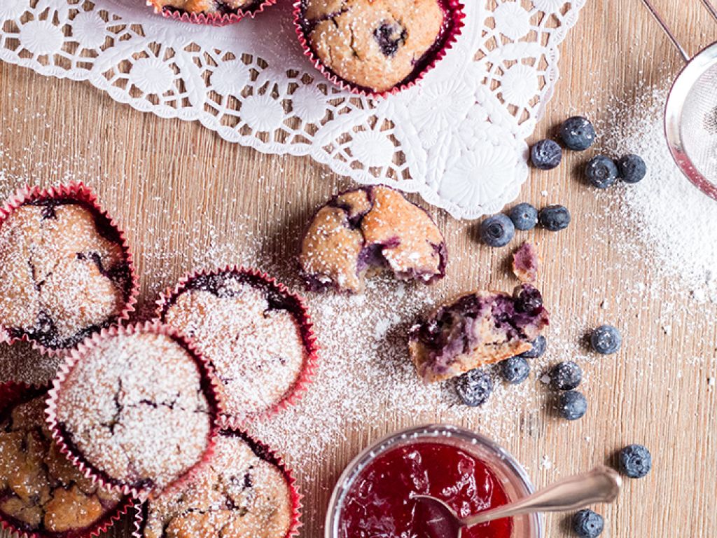 FrühstücksMuffins mit Blaubeeren Rezept EAT SMARTER