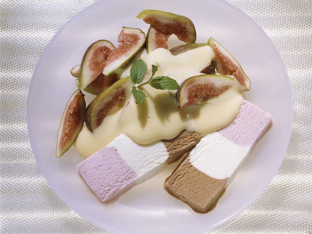 Fürst-Pückler-Eis Rezept | EAT SMARTER Fürst-Pückler-Eis Rezept | EAT SMARTER