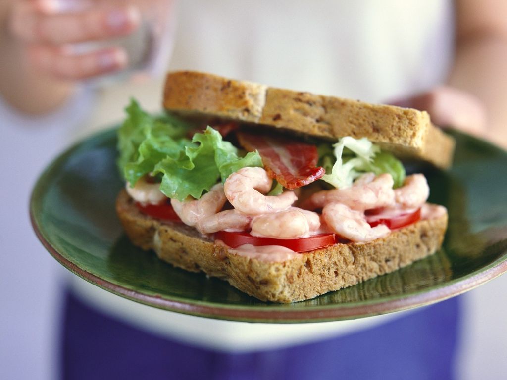 Garnelen-Sandwich Rezept | EAT SMARTER