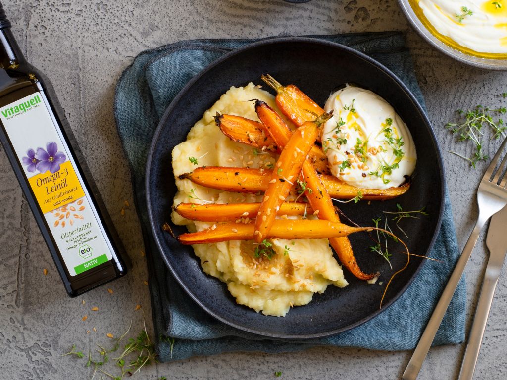 Gebackene Möhren auf Pastinaken-Kartoffel-Püree mit Leinölquark Rezept ...