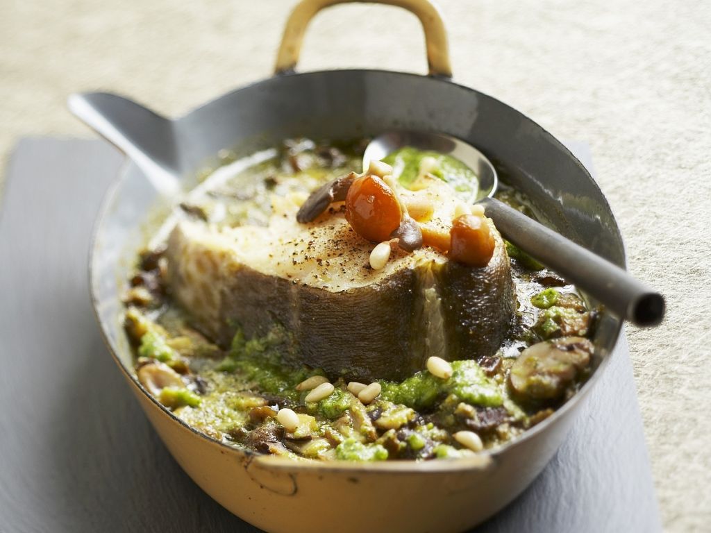Gebackener Kabeljau mit Pilzen und Pinienkernen Rezept | EAT SMARTER