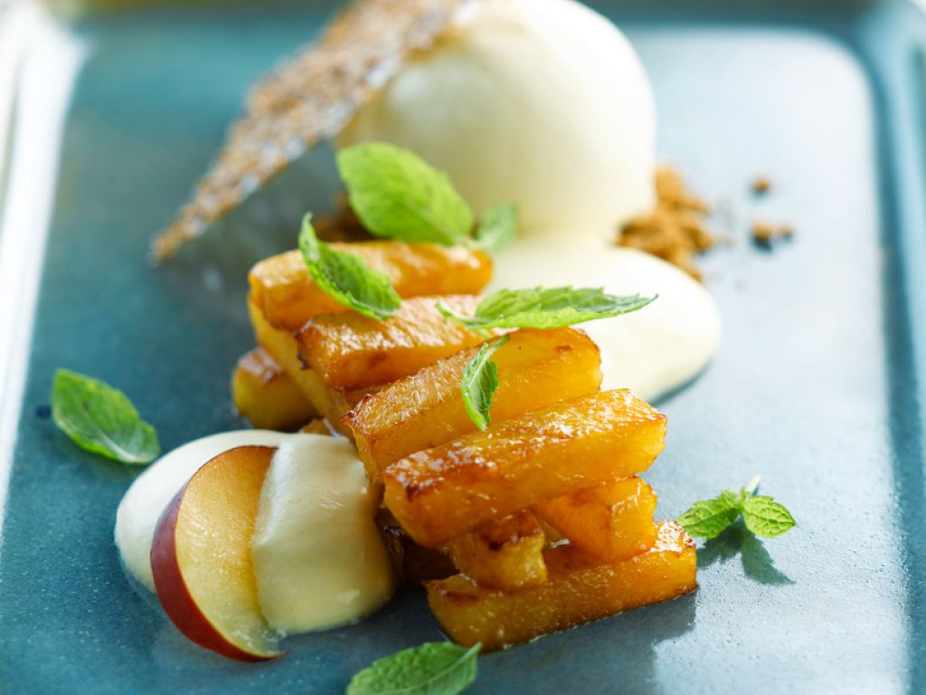 Gebratene Ananas mit Zitronensorbet Rezept | EAT SMARTER