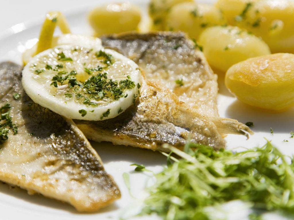 Gebratene Felchen auf &amp;quot;Müllerin Art&amp;quot; Rezept | EAT SMARTER