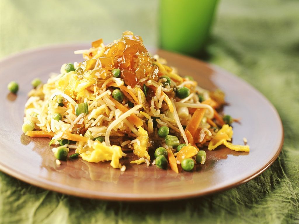 Gebratener Reis mit Gemüse und Rührei Rezept | EAT SMARTER Gebratener Reis mit Gemüse und Rührei Rezept | EAT SMARTER