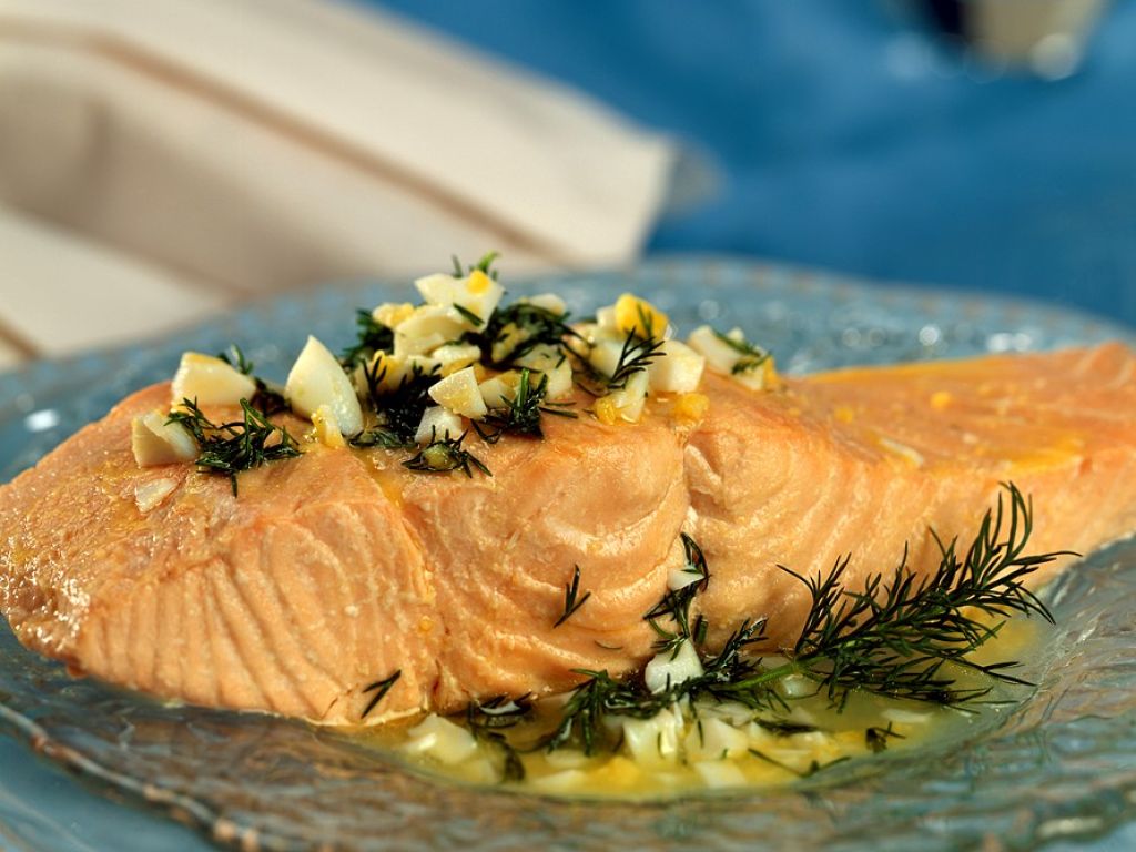 Gedämpfter Lachs Rezept | EAT SMARTER