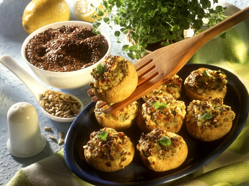 Gefüllte Champignons mit Frischkäse Rezept | EAT SMARTER