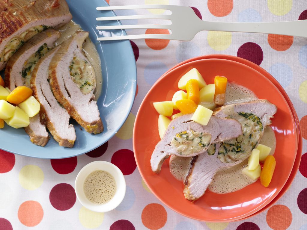 Gefüllte Kalbsbrust mit Gemüse Rezept | EAT SMARTER