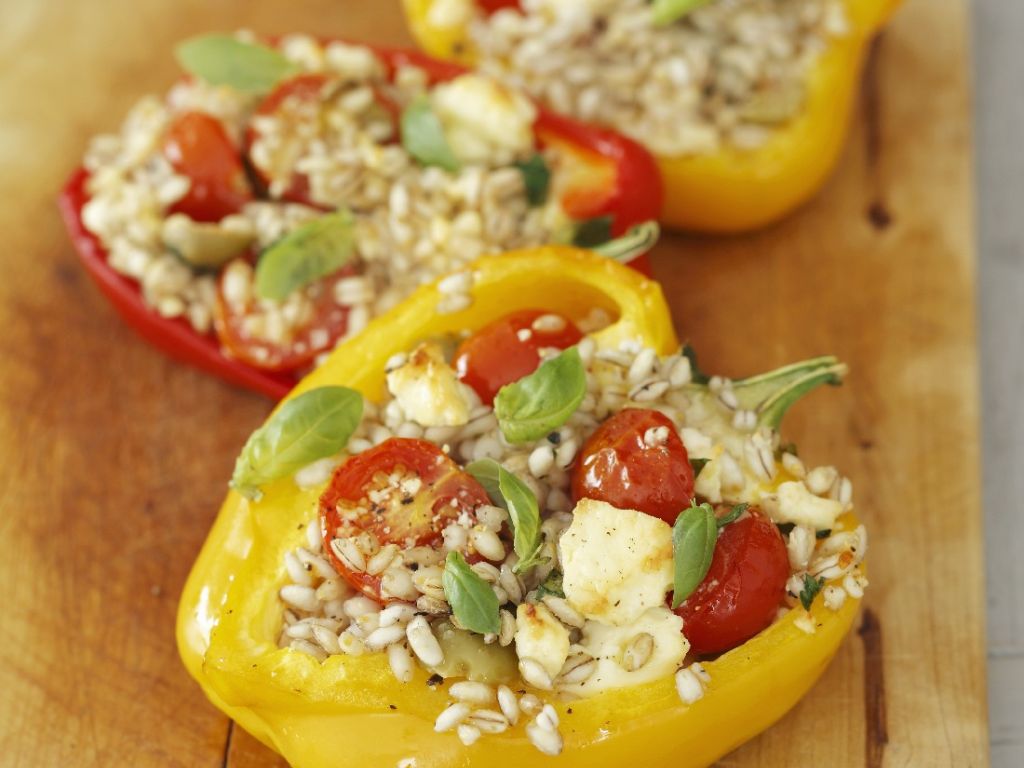 Gefüllte Paprika vegetarisch Rezept | EAT SMARTER