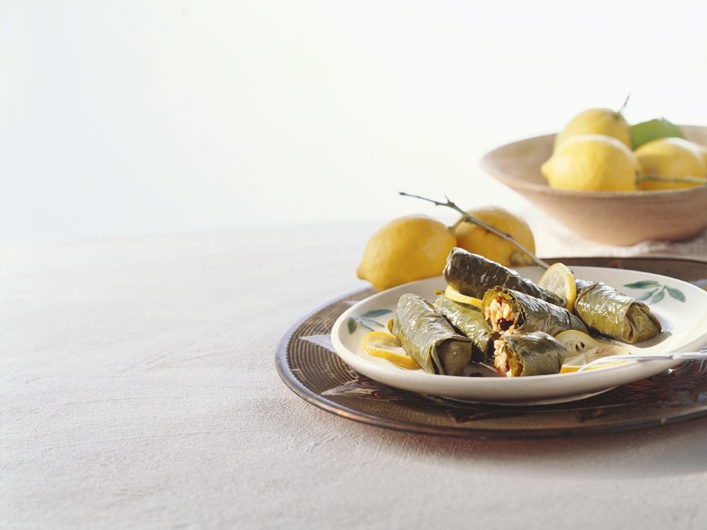 Gefüllte Weinblätter mit Reis und Tomaten Rezept | EAT SMARTER