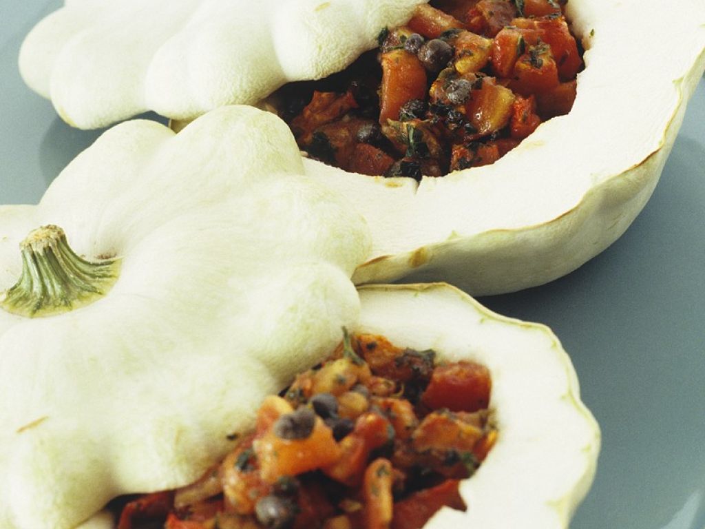 Gefüllter Kürbis mit Tomaten Oliven und Kapern Rezept | EAT SMARTER Gefüllter Kürbis mit Tomaten Oliven und Kapern Rezept | EAT SMARTER