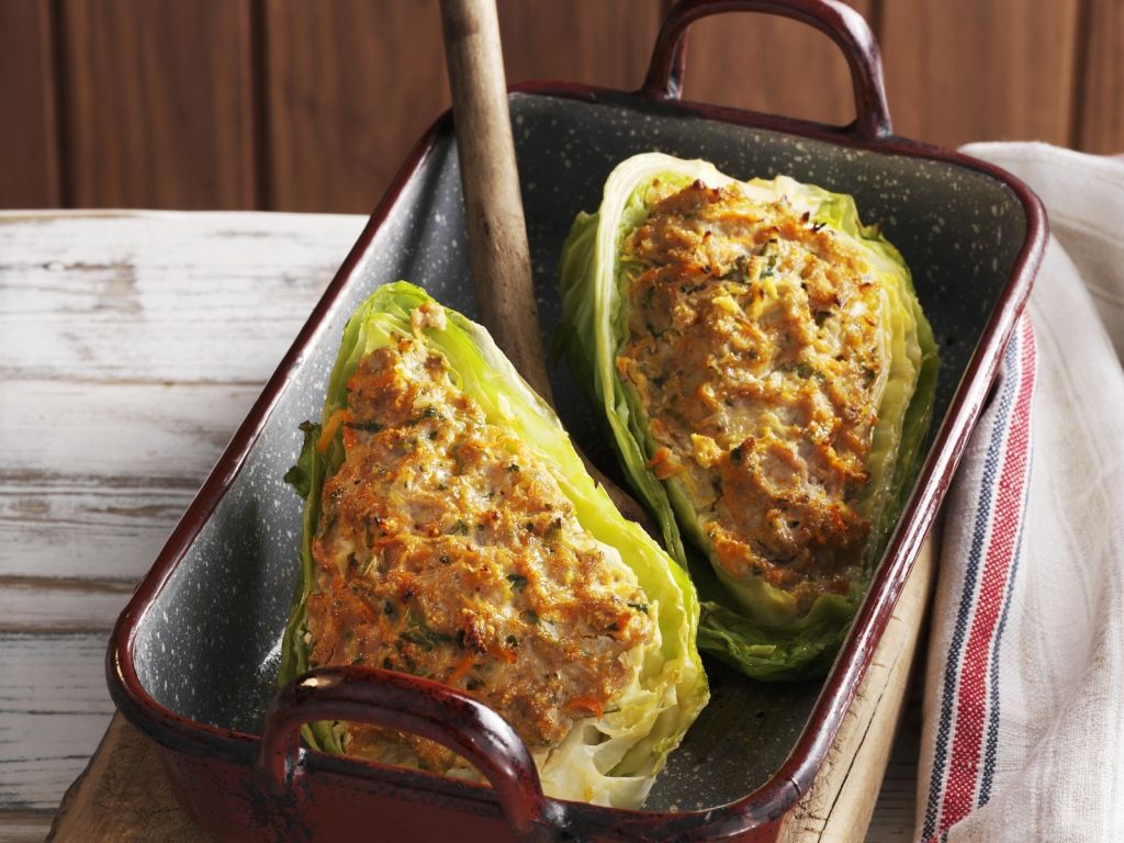 Gefüllter Spitzkohl Rezept | EAT SMARTER Gefüllter Spitzkohl Rezept | EAT SMARTER