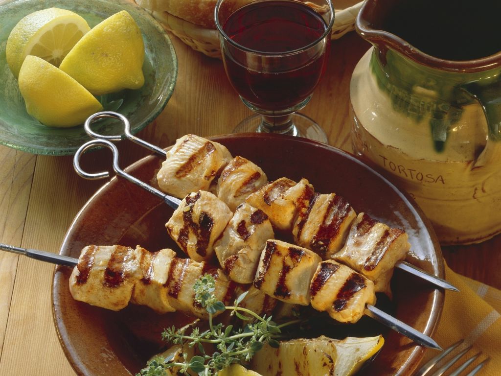 Gegrillte Hähnchenspieße mit pikanter Marinade Rezept | EAT SMARTER