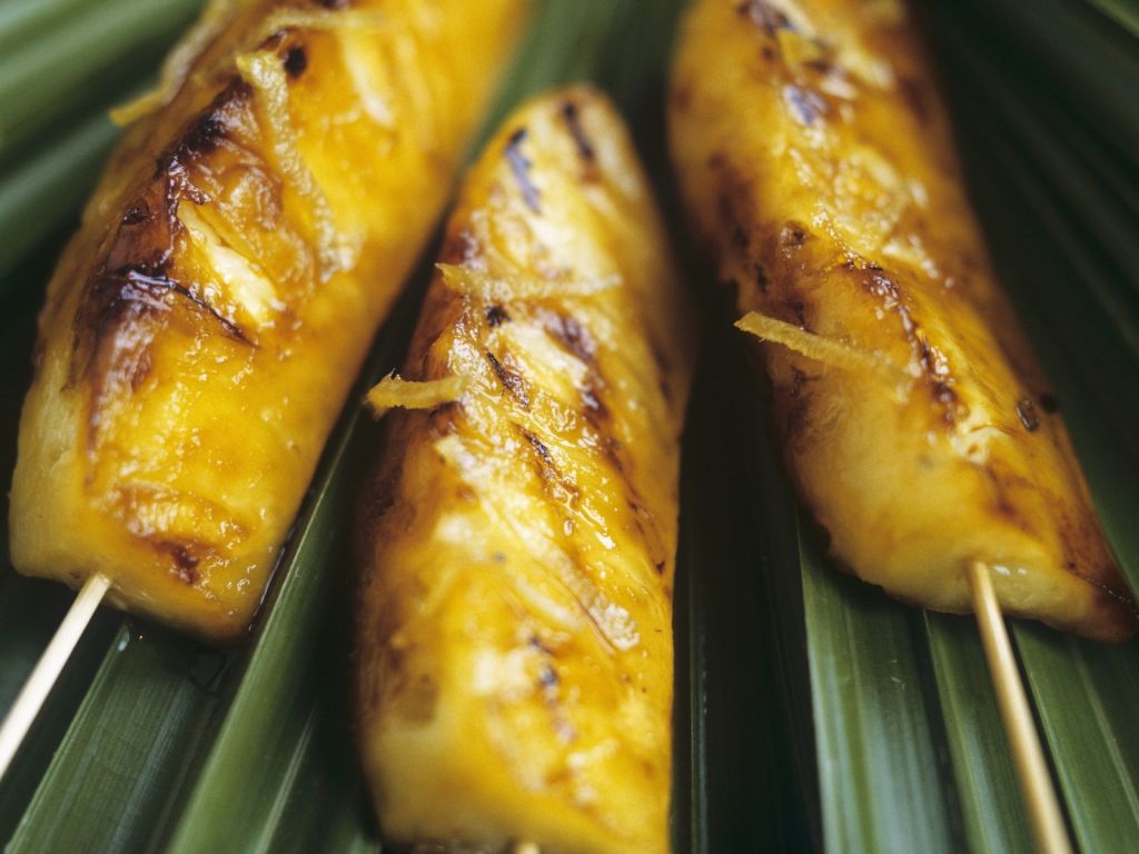 Gegrillte Honig-Ananas Rezept | EAT SMARTER