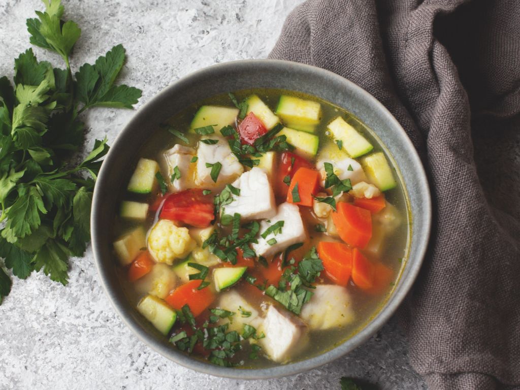 Gemüse-Fisch-Suppe Rezept | EAT SMARTER