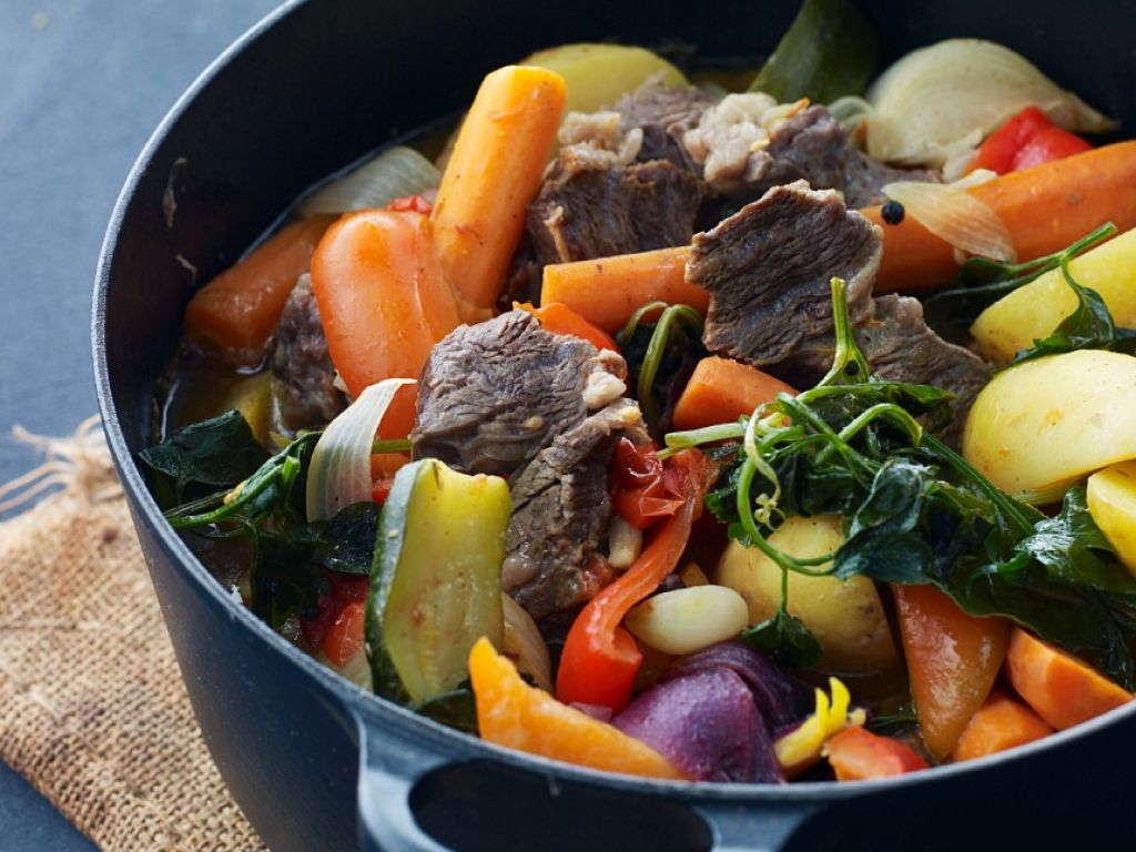 Gemüse-Rindfleisch-Eintopf Rezept | EAT SMARTER