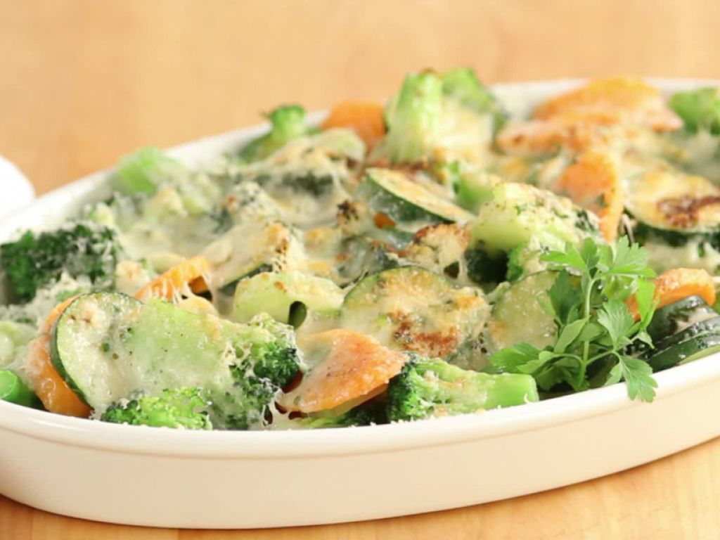 Gemüseauflauf Rezept | EAT SMARTER