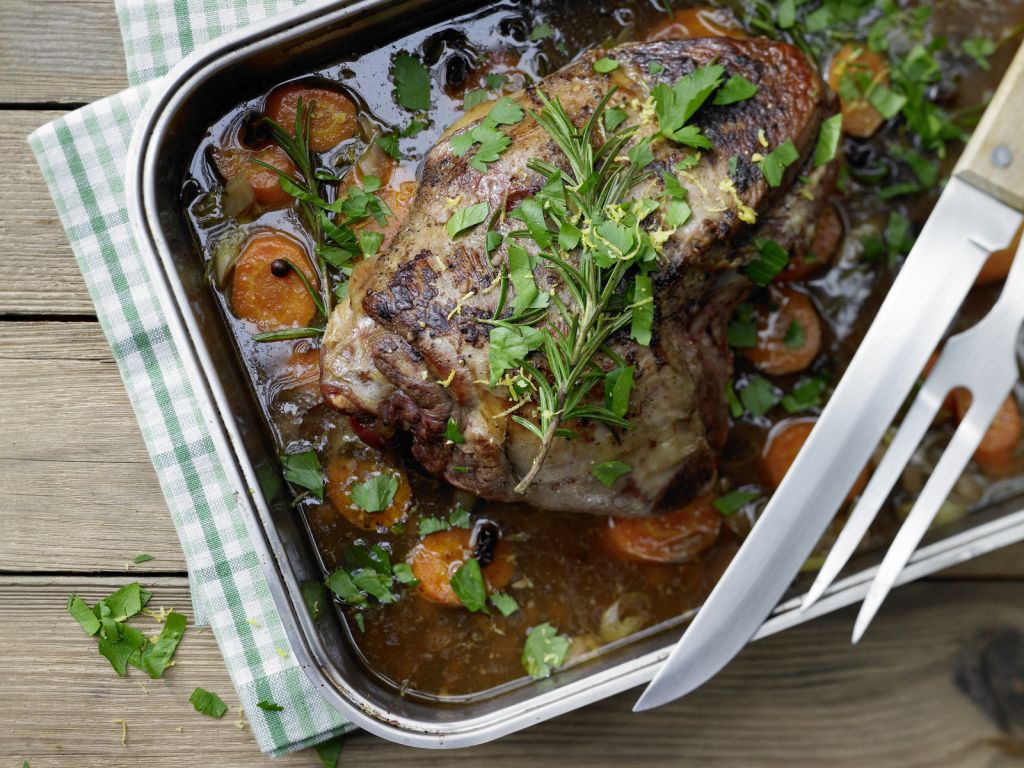 Geschmorte Lammkeule Rezept | EAT SMARTER
