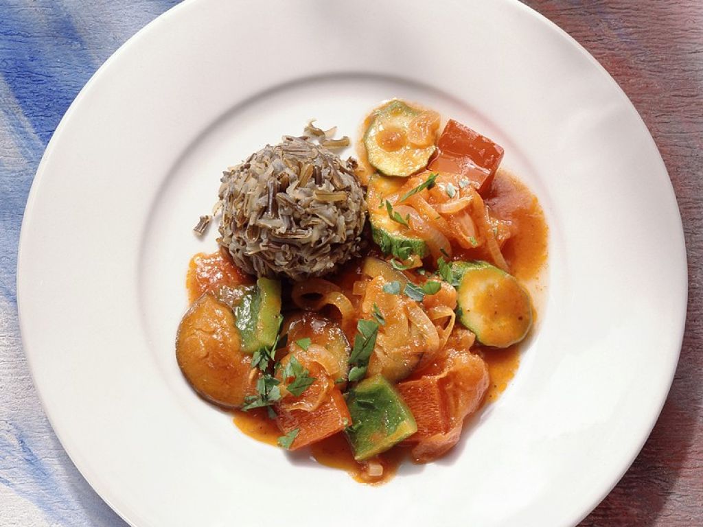 Geschmortes Gemüse mit Wildreis Rezept | EAT SMARTER