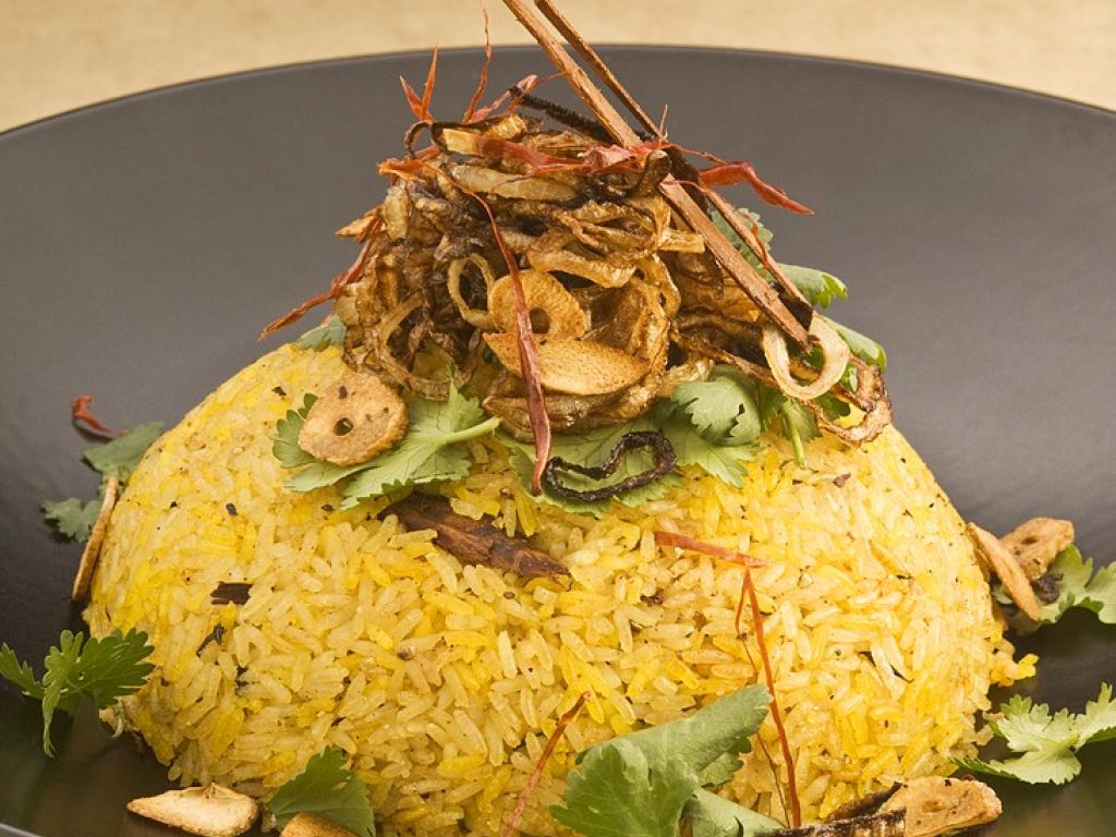 Gewürzreis mit Zwiebeln Rezept | EAT SMARTER