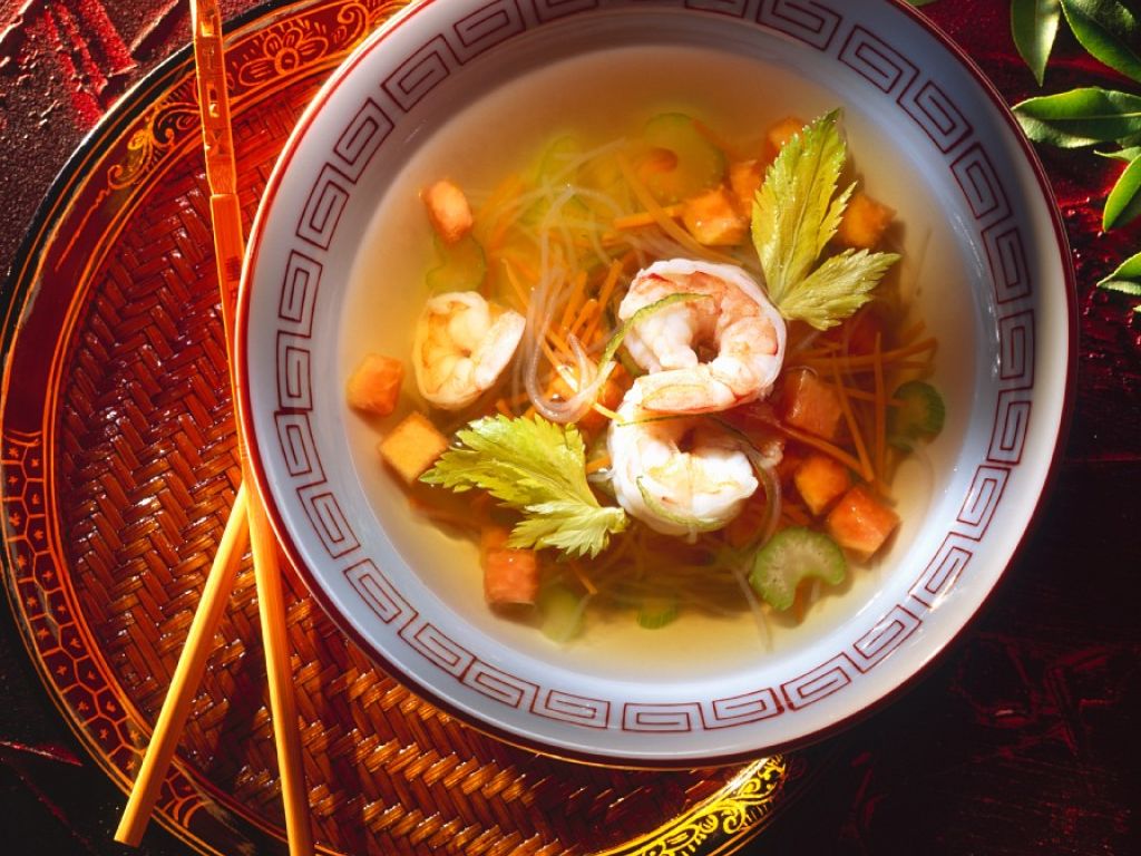 Glasnudelsuppe mit Garnelen Rezept | EAT SMARTER