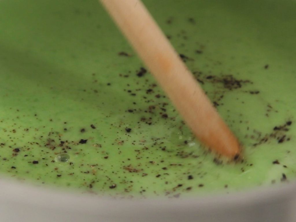 Grüne Erbsensuppe Rezept | EAT SMARTER
